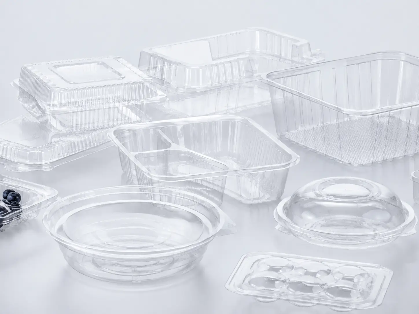 White polypropylene thermoformed trays
